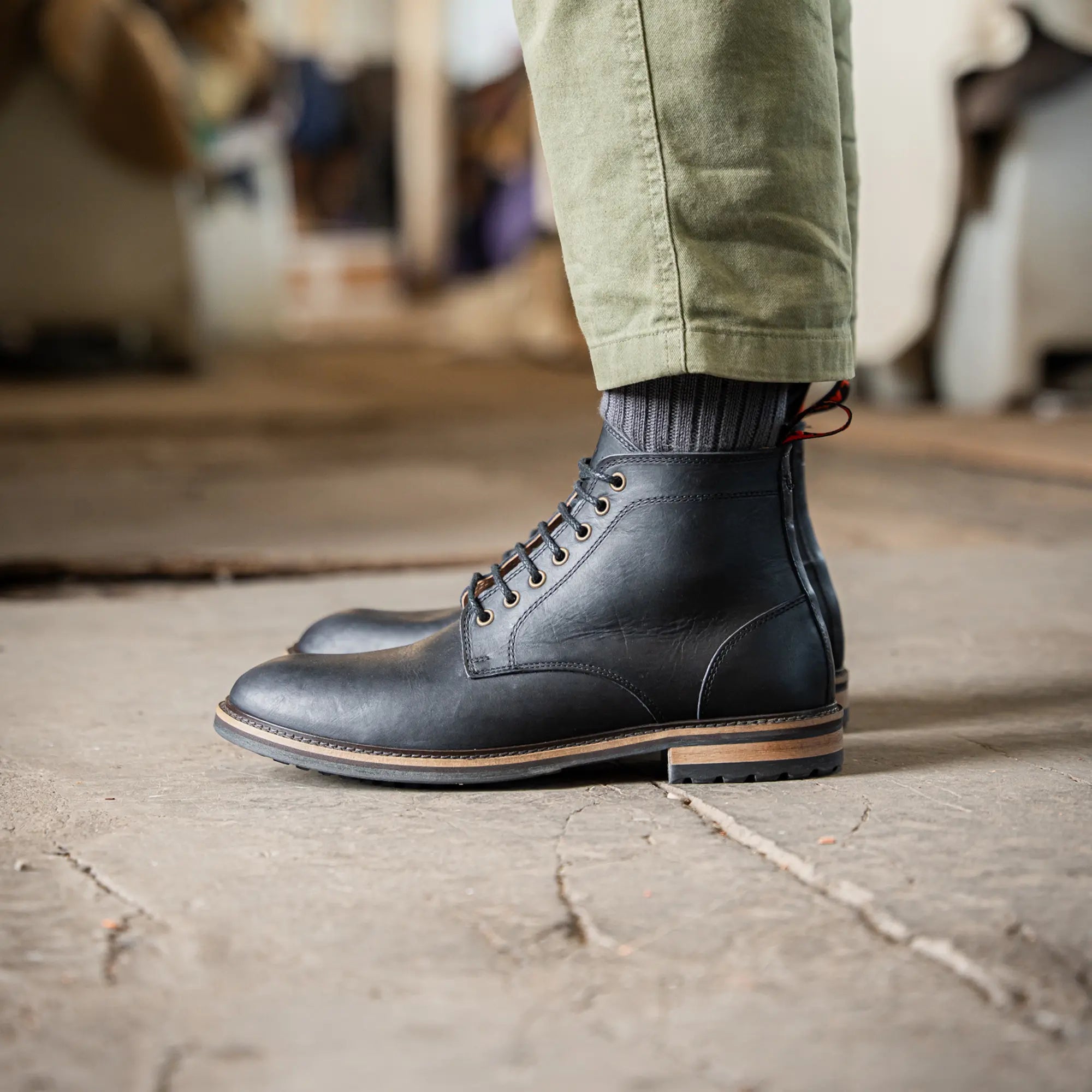DUTTON // BLACK